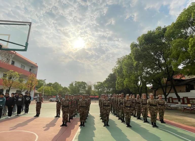  预防溺水，守护安全—东望教育集团九龙中专学校举行防溺水主题教育晨会讲话