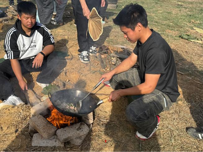 “舌尖上的课桌，校园厨神挑战赛” ———鹰潭东望教育基地厨艺大比拼活动