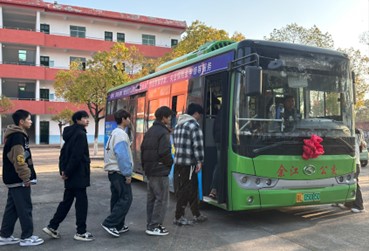 鹰潭九龙东望教育基地隆重举行“逐梦启航，高考单招加油”助力仪式