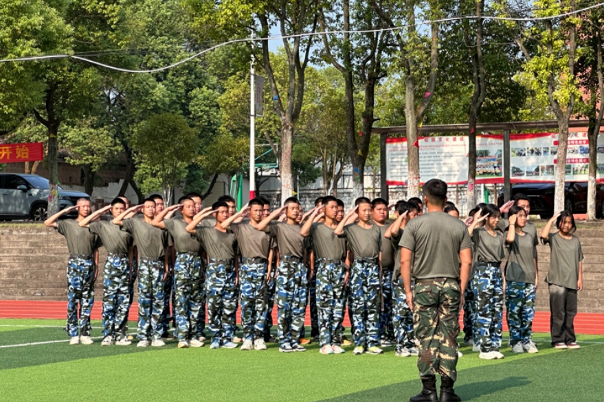 鹰潭东望教育基地军训闭营仪式纪实