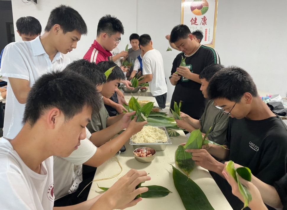 粽情欢乐，传承文化——鹰潭九龙中专东望教育基地包粽子活动