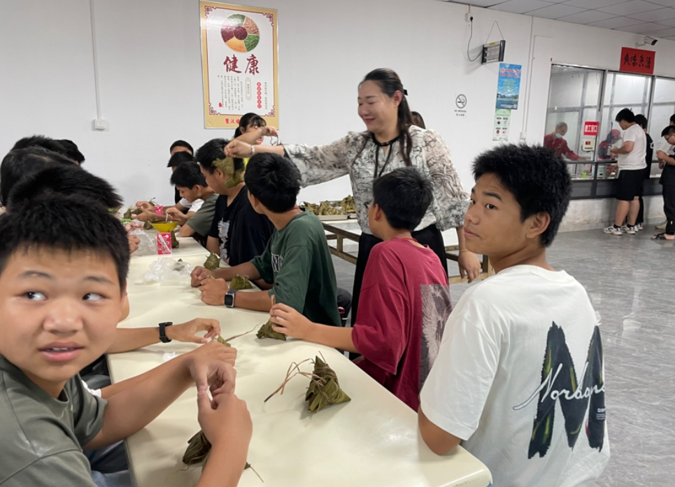 粽情欢乐，传承文化——鹰潭九龙中专东望教育基地包粽子活动