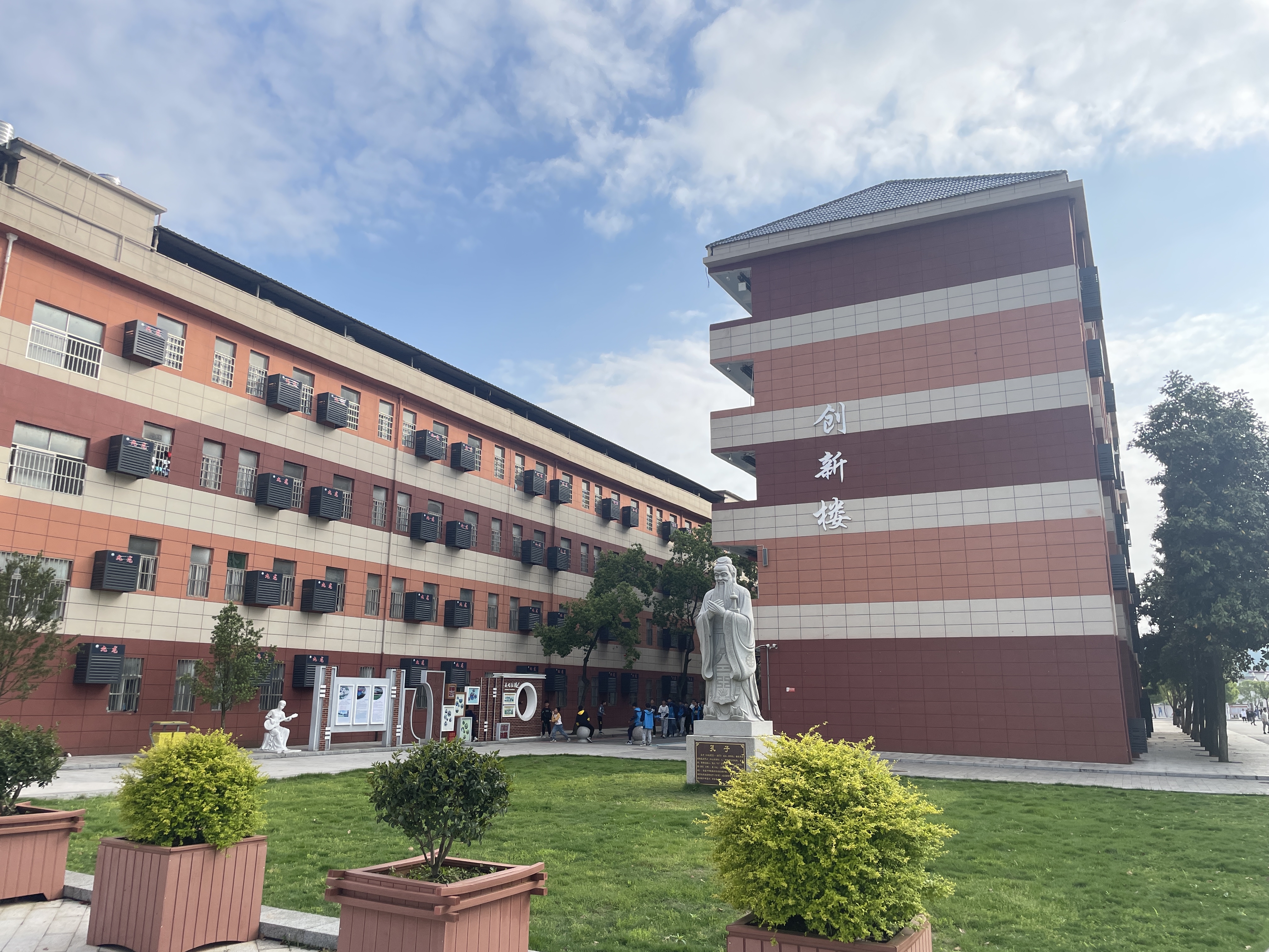 东望教育鹰潭九龙职业中等专业学校优美的校园环境