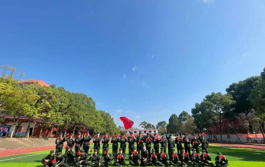 东望教育集团鹰潭九龙职业中专学校风景照片，您也来摄影，发现更多美