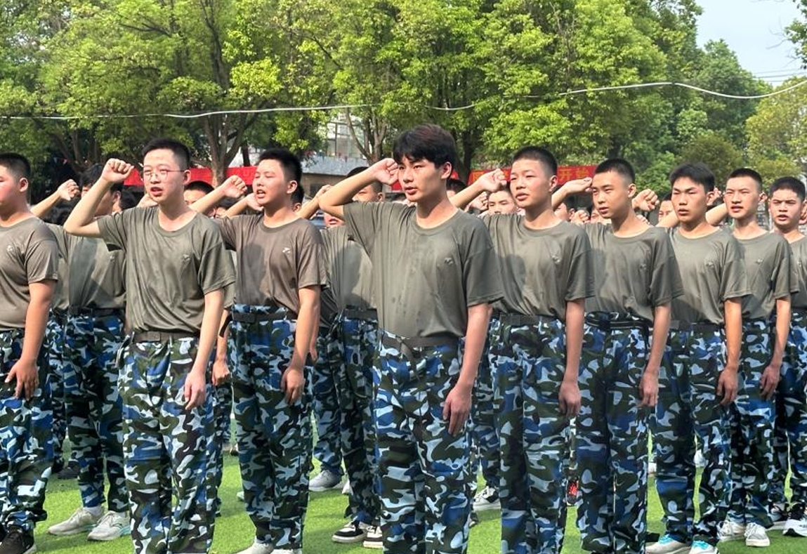 江西鹰潭东望职教基地24级新生军训开营仪式圆满举行