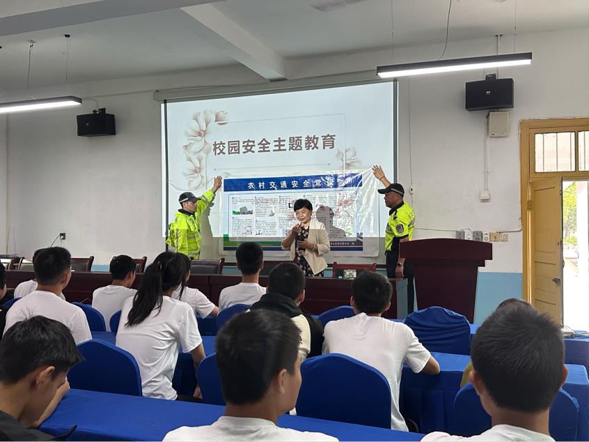 鹰潭九龙中等专业学校东望教育基地开展校园安全主题教育